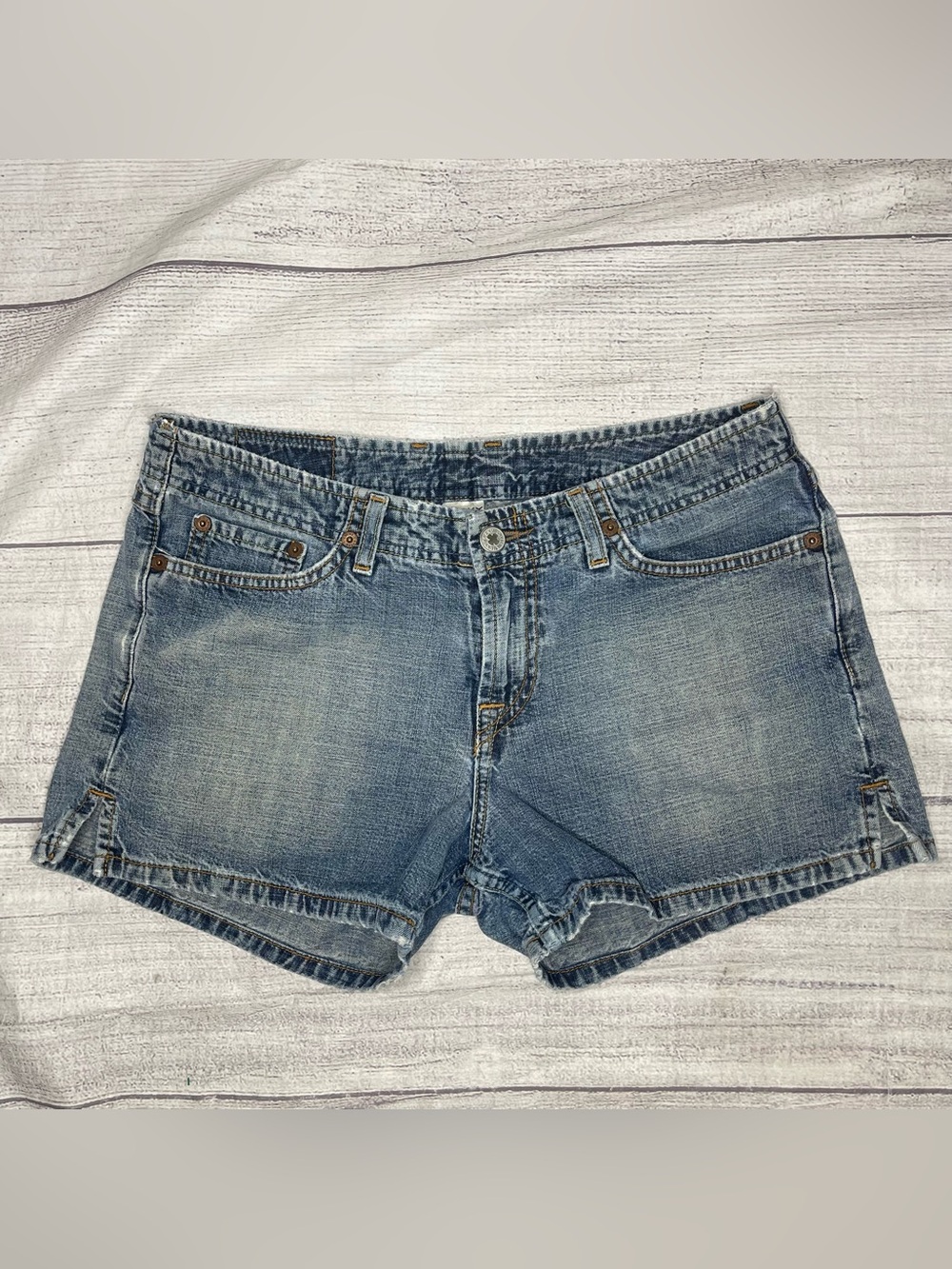 Lucky Brand Women’s 6 Y2K 03’ Era Denim Shorts